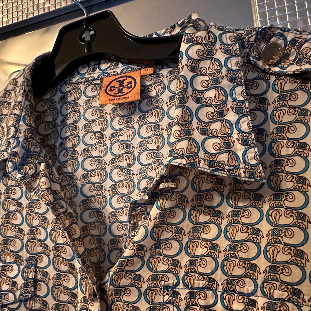Patterned Button-Up Women's Top - Picture 2 of 10